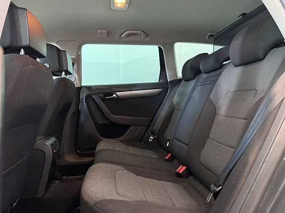 Volkswagen Passat 17 of 29