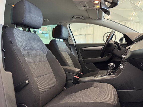 Volkswagen Passat 14 of 29
