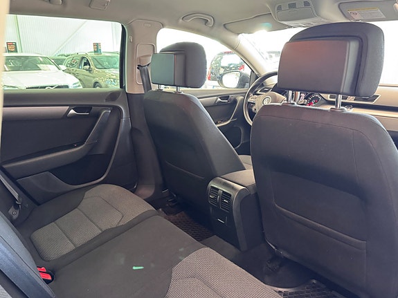 Volkswagen Passat 16 of 29