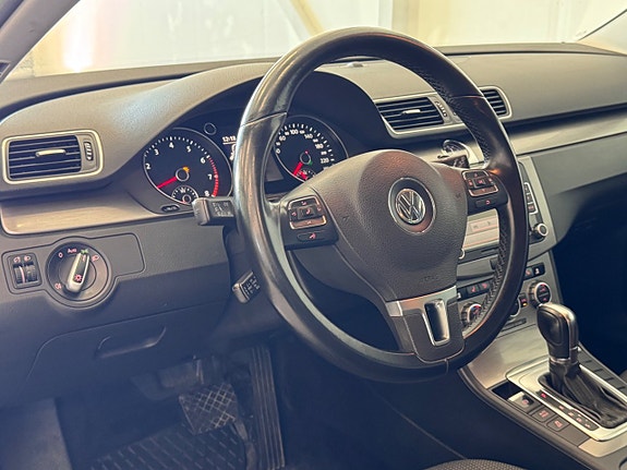 Volkswagen Passat 21 of 29
