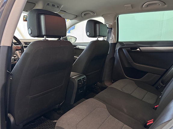 Volkswagen Passat 15 of 29