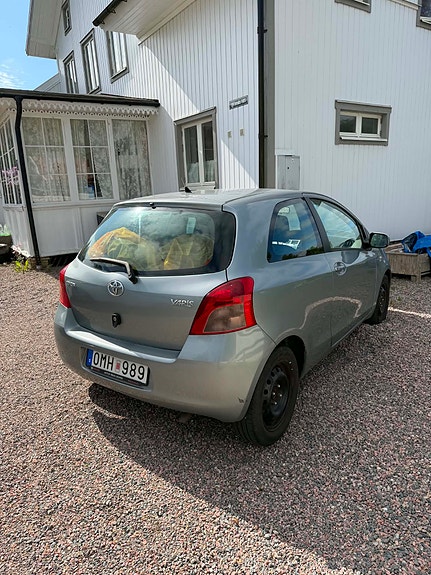 Toyota Yaris 2 of 5