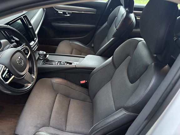 Volvo V90 2 of 10