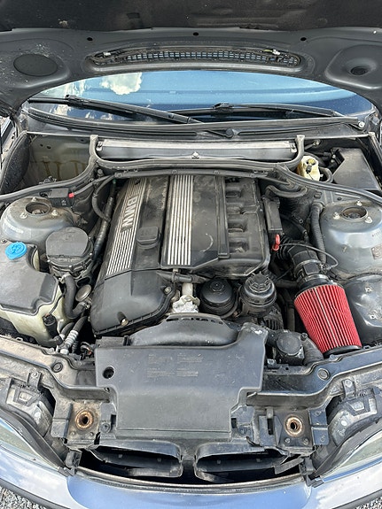 BMW 320i 3 of 10
