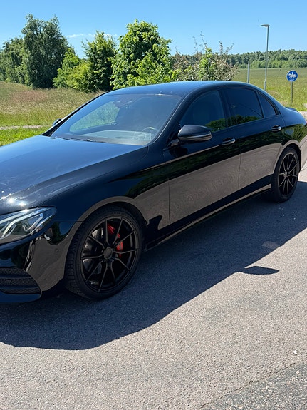 Mercedes-Benz E220 d 2 of 5
