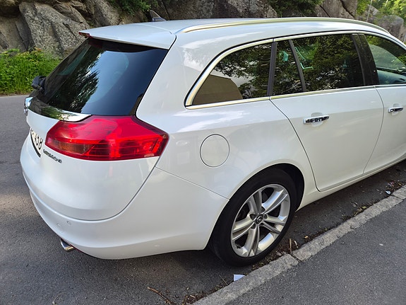 Opel Insignia 2 of 5