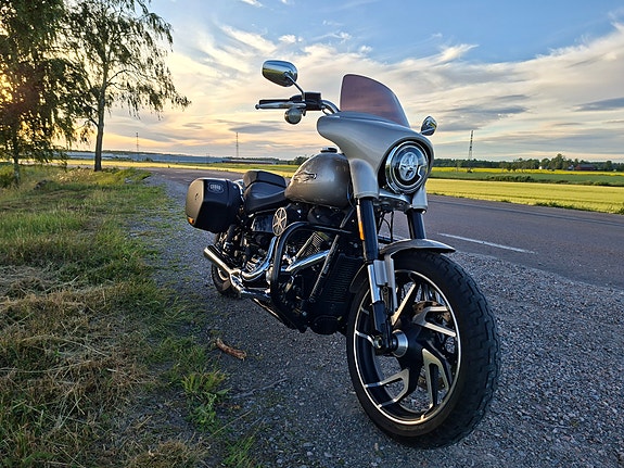 Harley-Davidson SPORT GLIDE 2 of 5