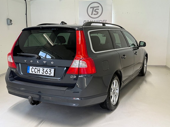 Volvo V70 3 of 5