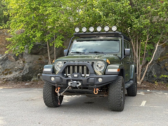 Jeep Wrangler Unlimited 2 of 5