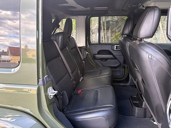 Jeep Wrangler Unlimited 8 of 24