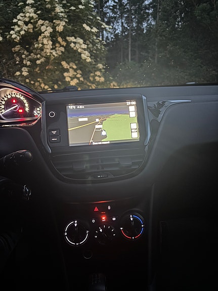 Peugeot 208 14 of 16
