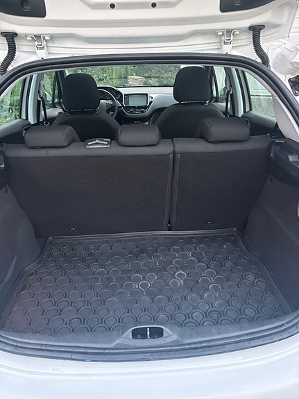 Peugeot 208 12 of 16