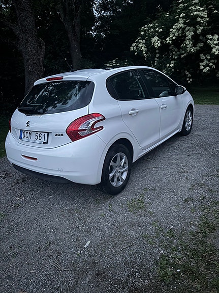 Peugeot 208 6 of 16