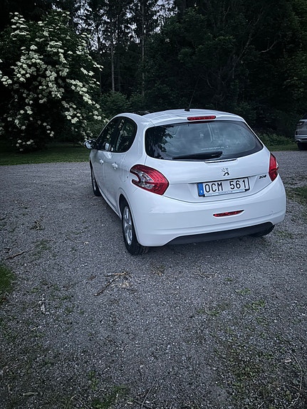 Peugeot 208 4 of 16