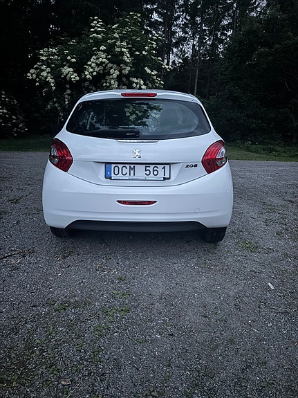 Peugeot 208 5 of 16
