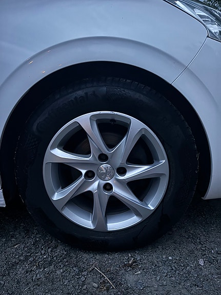 Peugeot 208 15 of 16