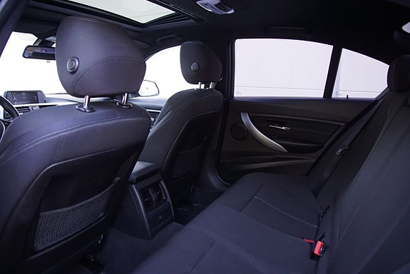 BMW 320d 15 of 23