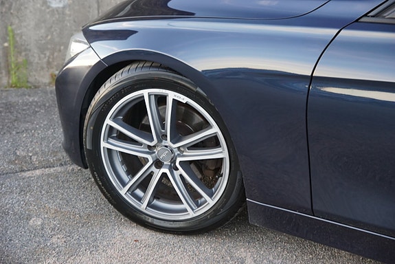 BMW 320d 9 of 23