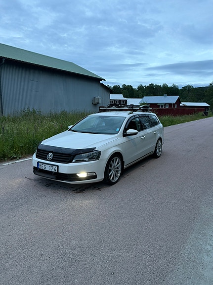 Volkswagen Passat 2 of 5
