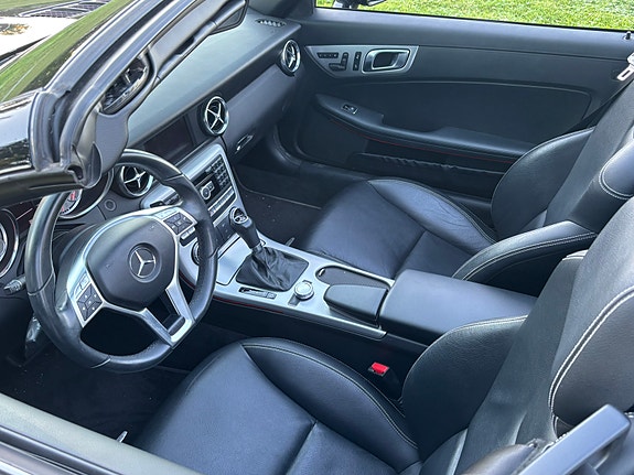 Mercedes-Benz SLK350 4 of 5