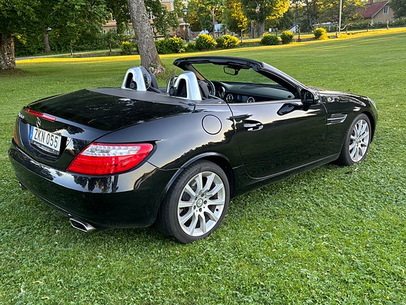 Mercedes-Benz SLK350 3 of 5
