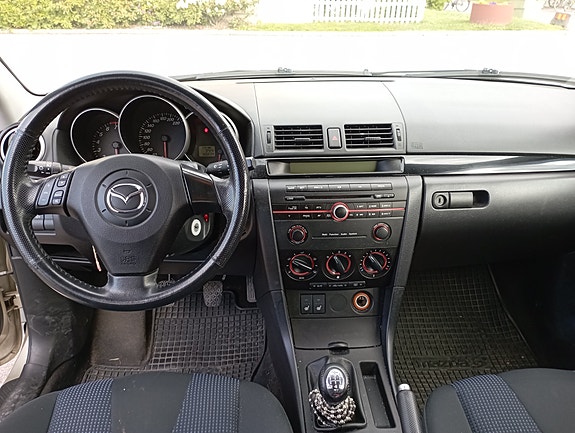Mazda 3 4 of 5