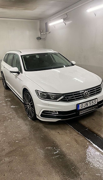 Volkswagen Passat 2 of 5