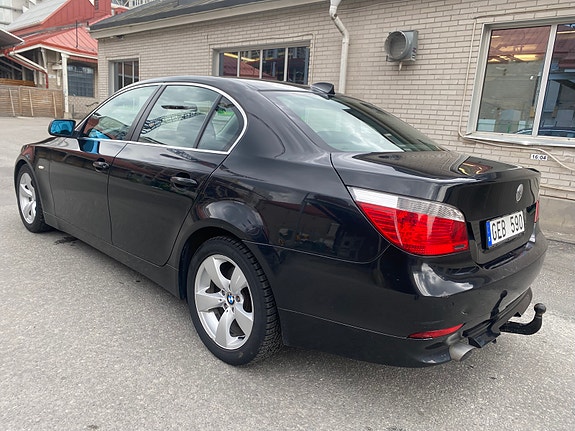 BMW 520d 3 of 5