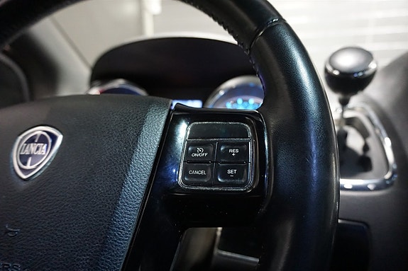 Lancia Voyager 21 of 24