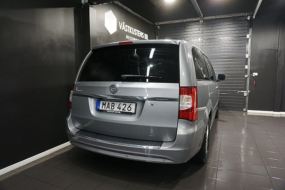 Lancia Voyager 5 of 5