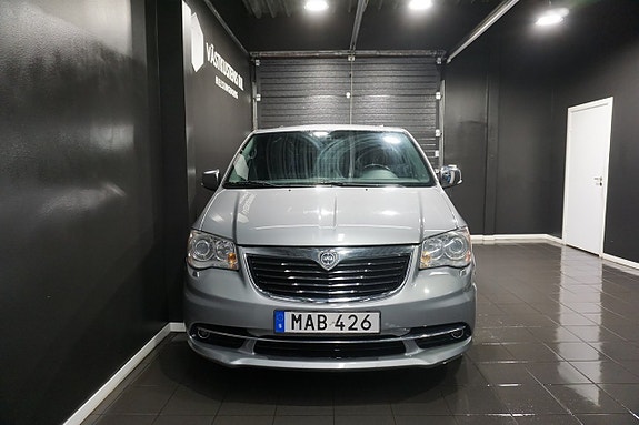 Lancia Voyager 2 of 5