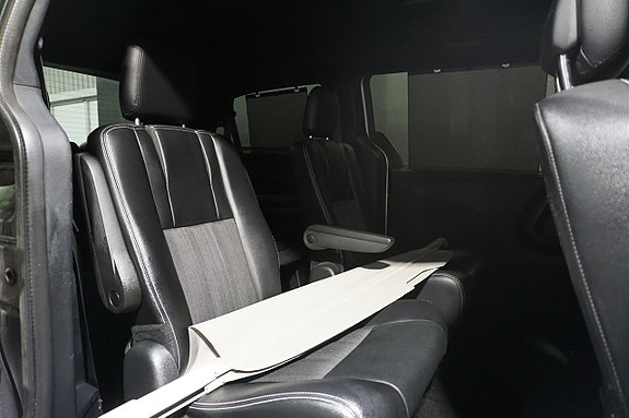 Lancia Voyager 10 of 24