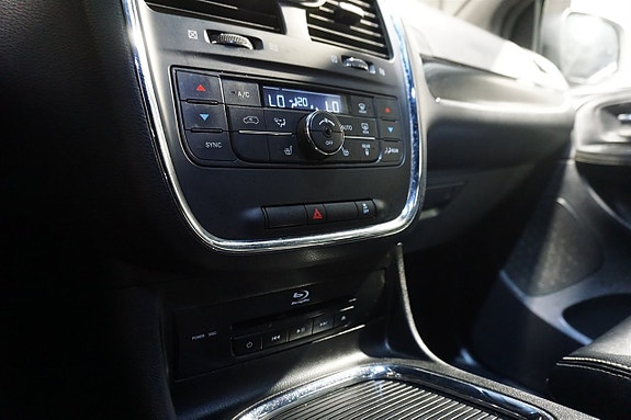 Lancia Voyager 16 of 24