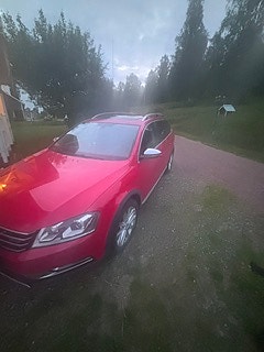 Volkswagen Passat Alltrack 2 of 5