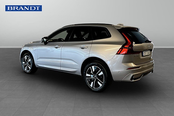 Volvo XC60 2 of 9