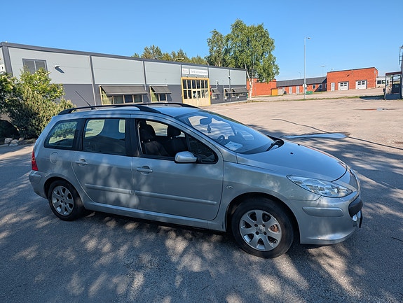 Peugeot 307 2 of 5
