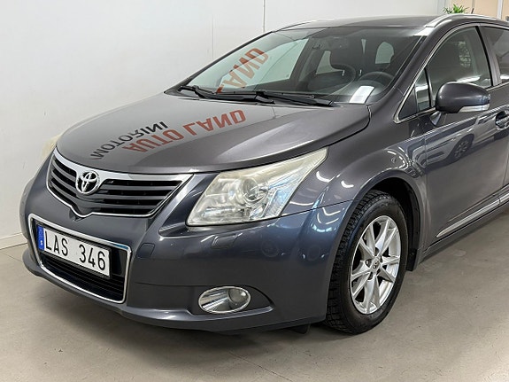 Toyota Avensis 2 of 5