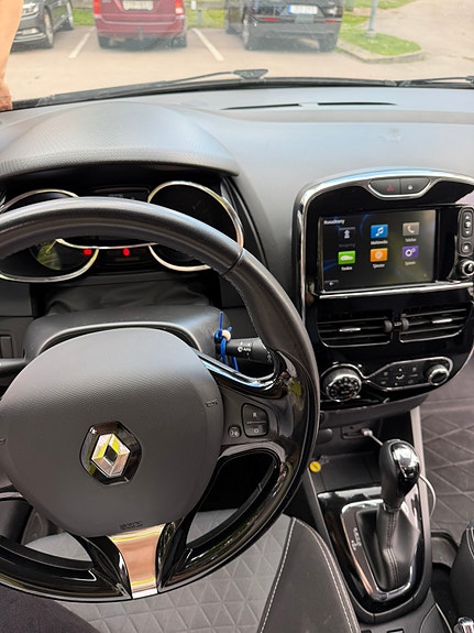 Renault Clio 6 of 10