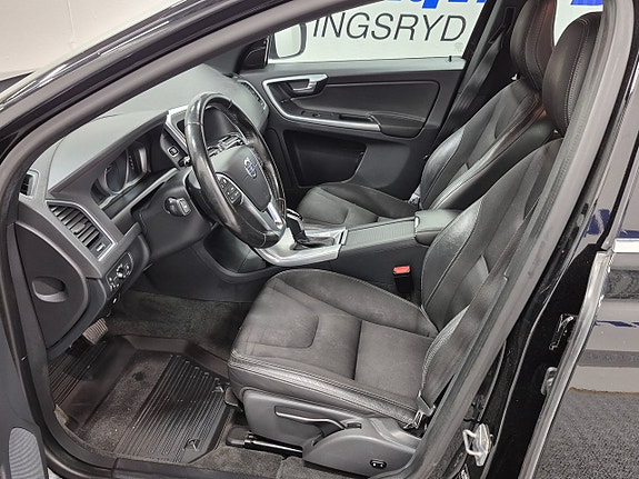 Volvo XC60 2 of 8
