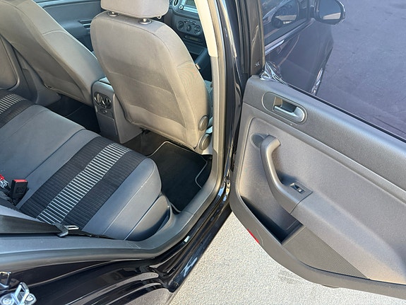 Volkswagen Golf Plus 16 of 30