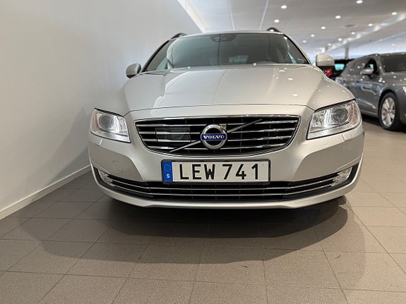 Volvo V70 2 of 5