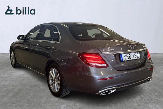 Mercedes-Benz E220 3 of 5
