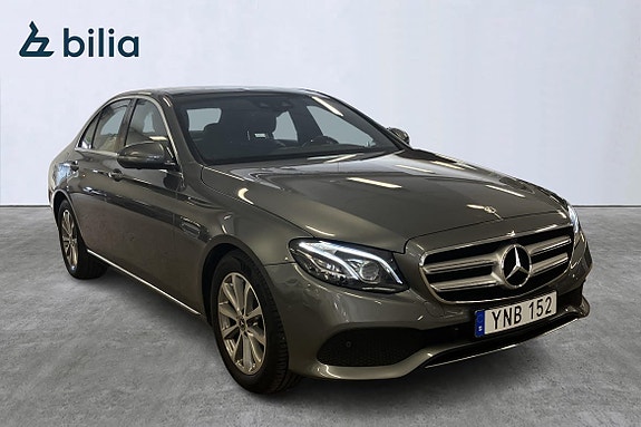 Mercedes-Benz E220 2 of 5