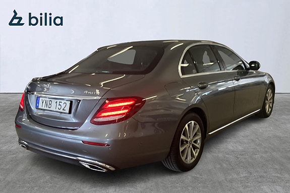 Mercedes-Benz E220 4 of 5