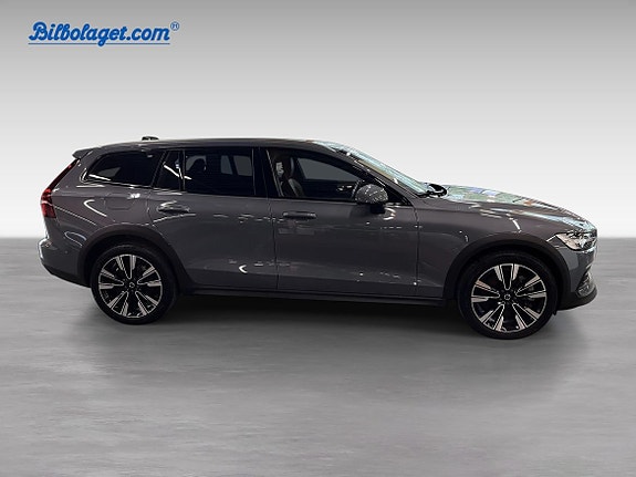 Volvo V60 Cross Country 5 of 16