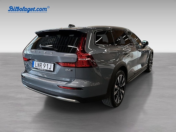Volvo V60 Cross Country 6 of 16