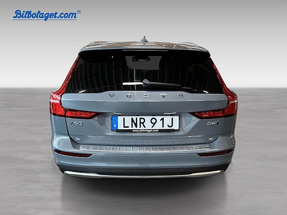 Volvo V60 Cross Country 6 of 15