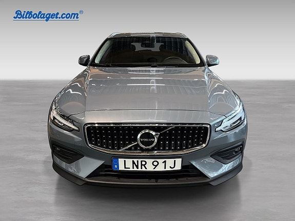 Volvo V60 Cross Country 3 of 16