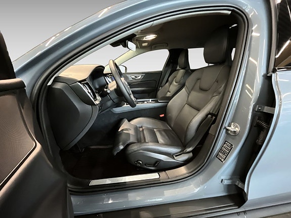 Volvo V60 Cross Country 8 of 15