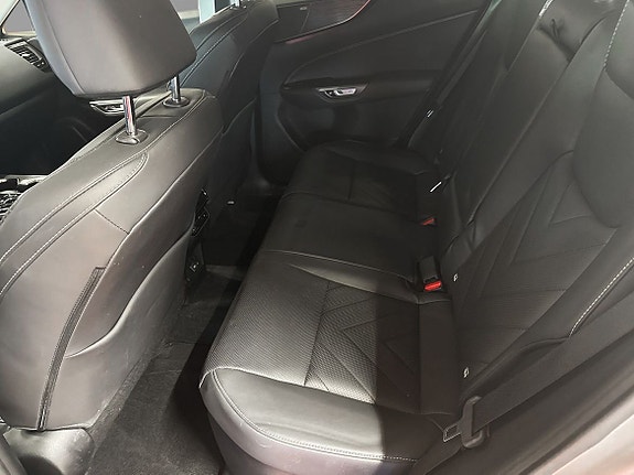 Lexus NX350h 8 of 11